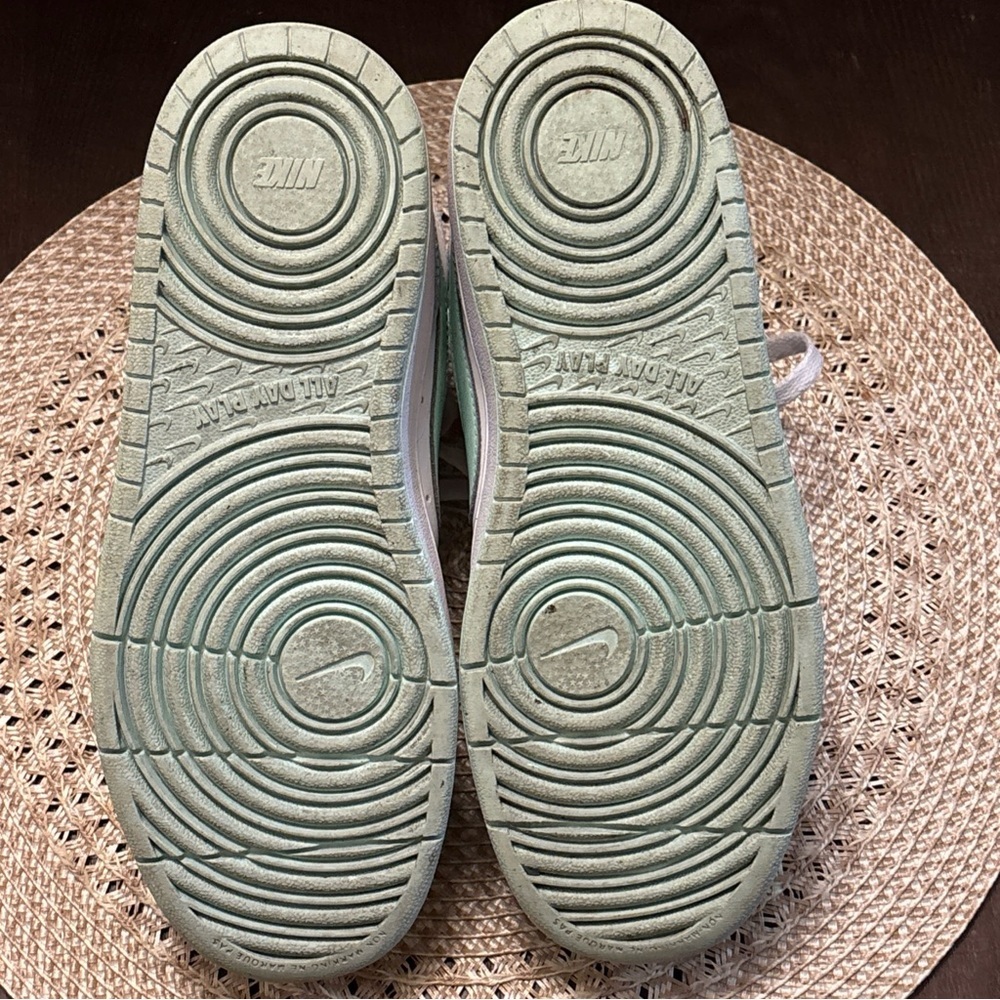 NIKE COURT BOROUGH 2 MID PUREPLATINUM MINT FOAM SHOES Size 6Y - Picture 9 of 11